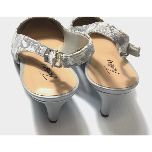 Trotters Keely Women's Sling Back Pump - Snake Gray and White Pattern - 8.5M - Picture 5 of 5